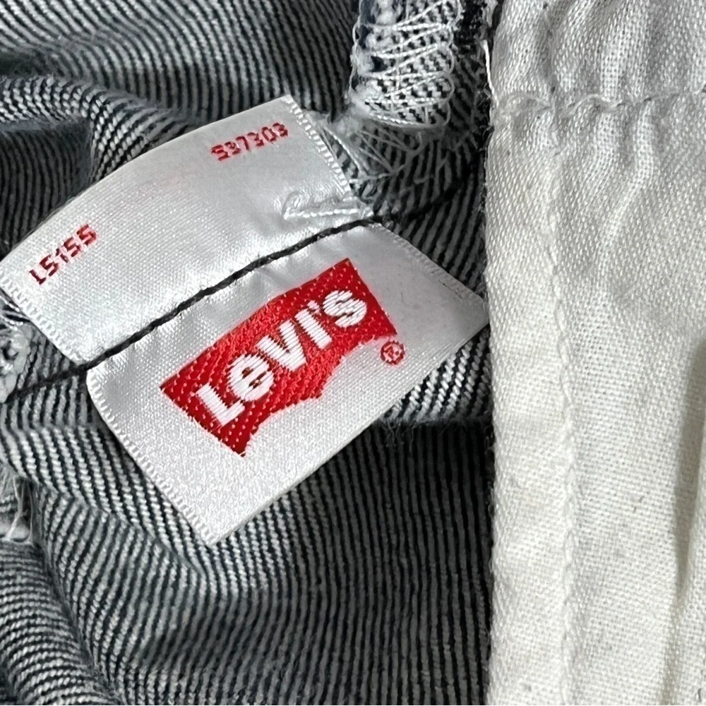 Levi’s 501 Straight Fit Button Fly Medium Wash 100% Cotton Jeans